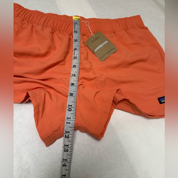 NWT; 💥PATAGONIA WOMEN'S BARELY BAGGIES 2½" SHORTS - PEACH💥 - Picture 6 of 10